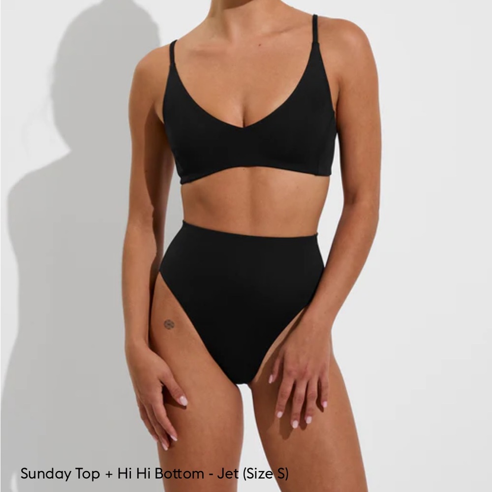 Left on Friday Sunday top M